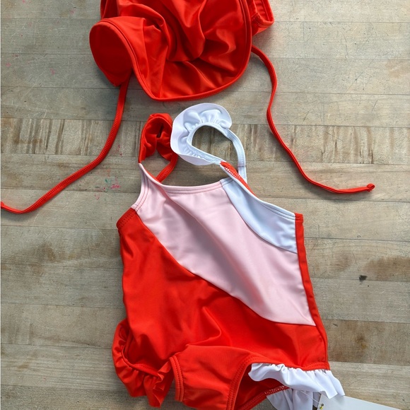 Toddler Swimsuit with Hat NWT - Picture 2 of 4